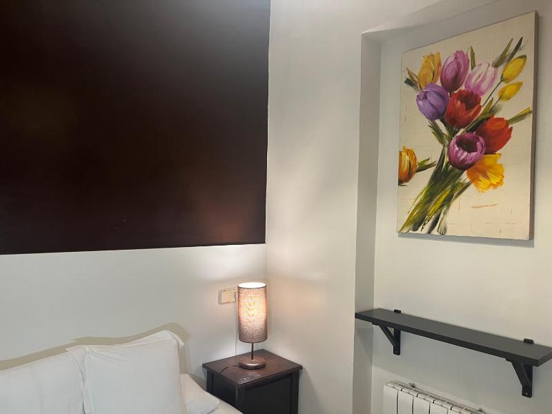 Small Double Room image 2