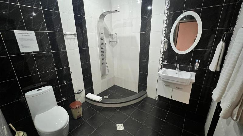 Standard Double Room image 3