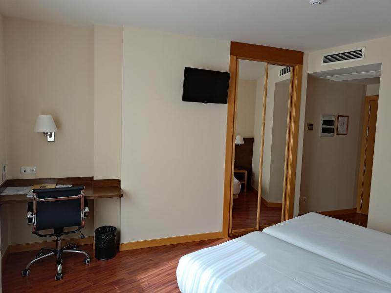 Special Free Parking Promotion - Double Room image 2