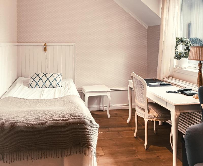 Standard Single Room image 4