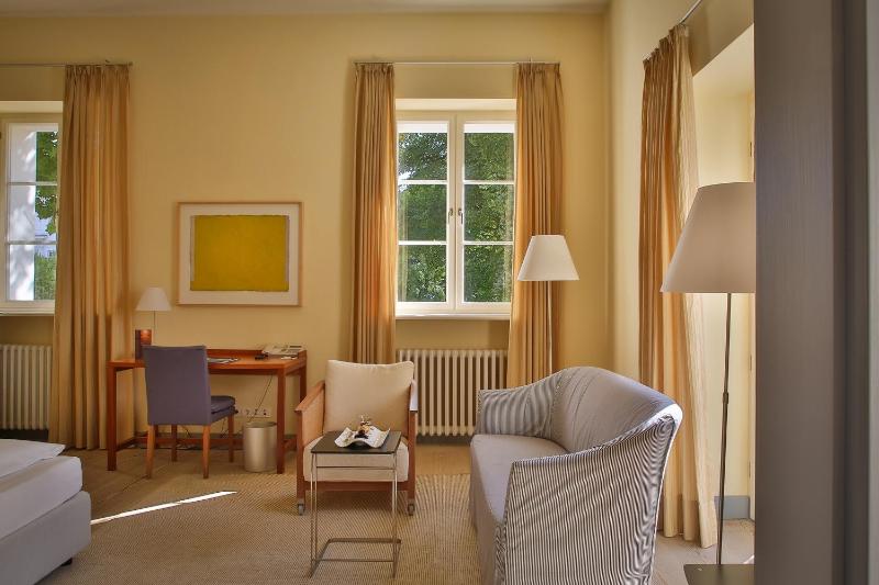 Business Room image 2