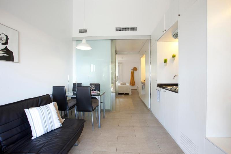Deluxe One-Bedroom Apartment image 3