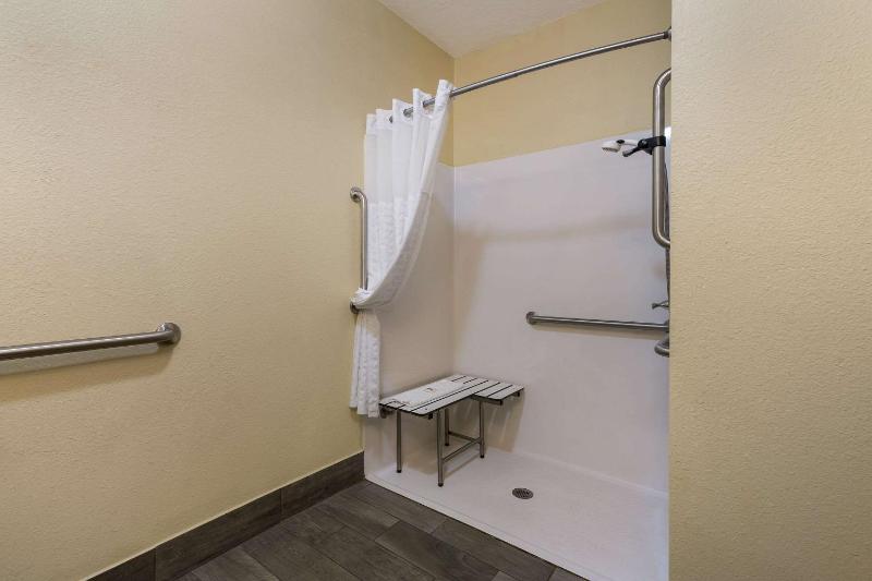 King Room - Disability Access - Non-Smoking image 3