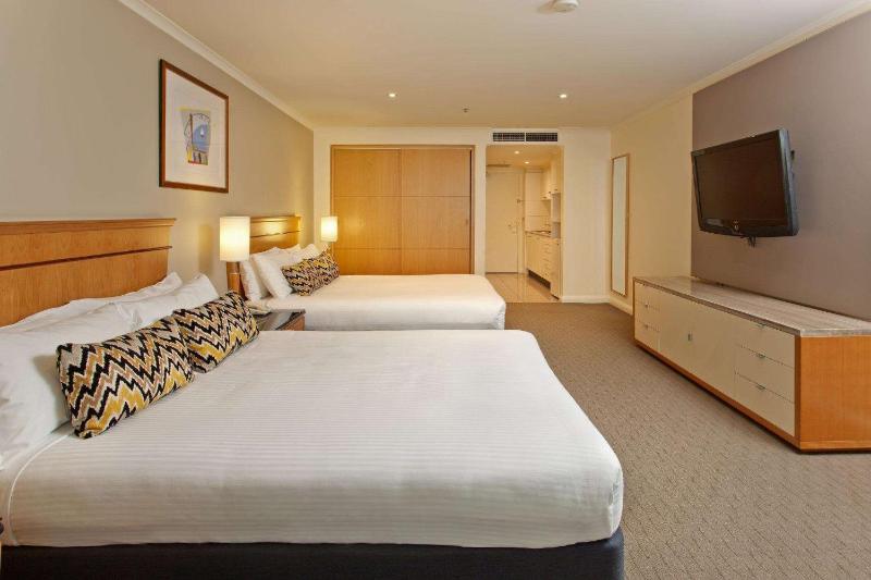 Economy Twin Room image 4