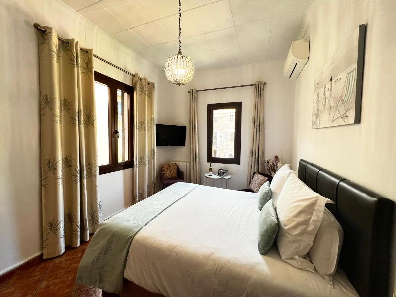 Deluxe Double Room with Mountain View image 1