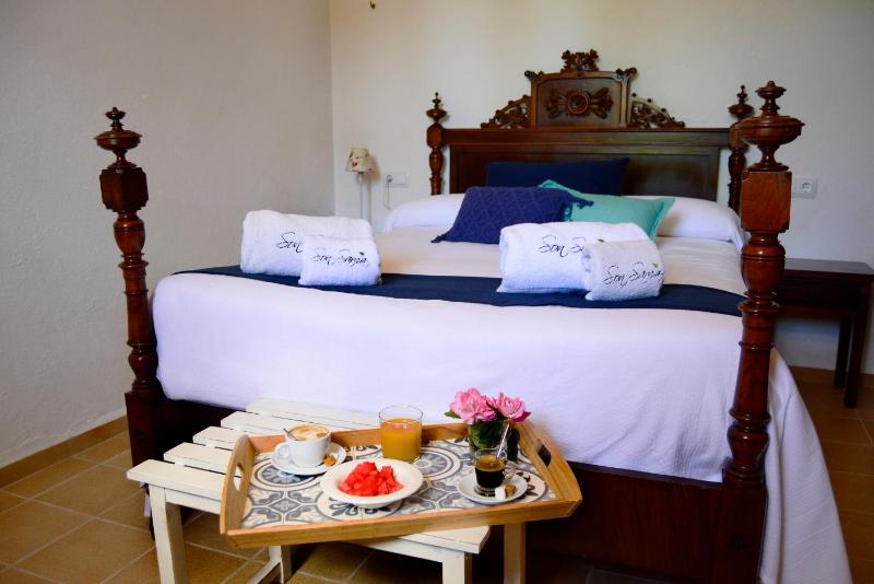 Standard Double Room image 4
