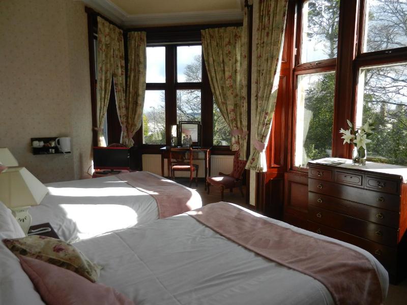 Standard Twin Room image 2
