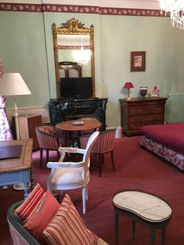 Superior Family Room image 4