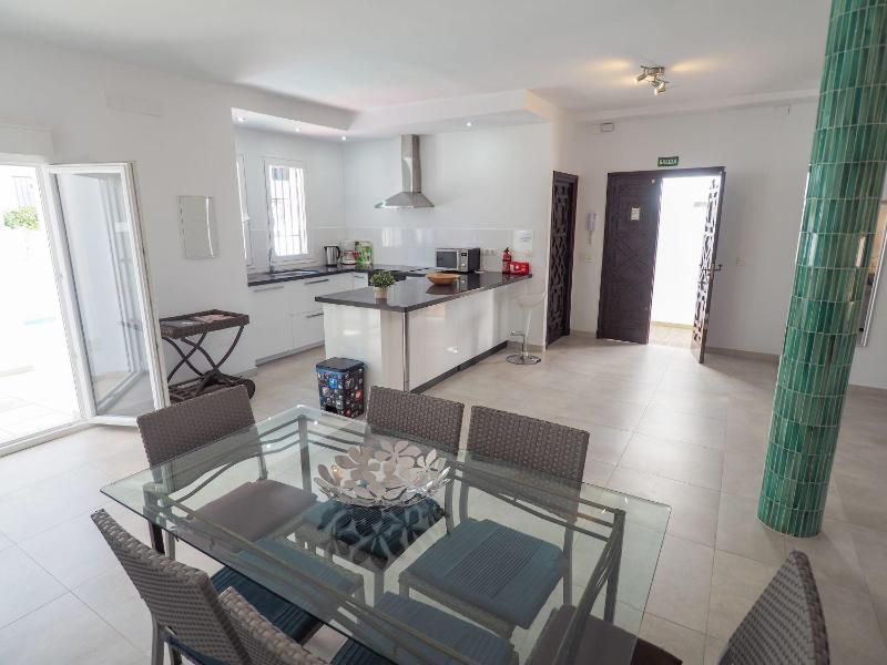 Nerja Paradise Rentals - Villa Perla - image 7