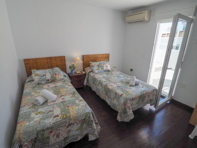 Nerja Paradise Rentals - Villa Perla - image 6