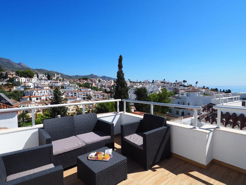 Nerja Paradise Rentals - Villa Zafiro - image 4