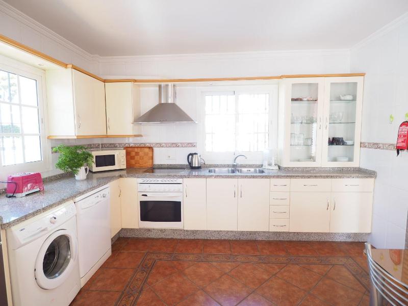 Nerja Paradise Rentals - Villa Buganvilla - image 28