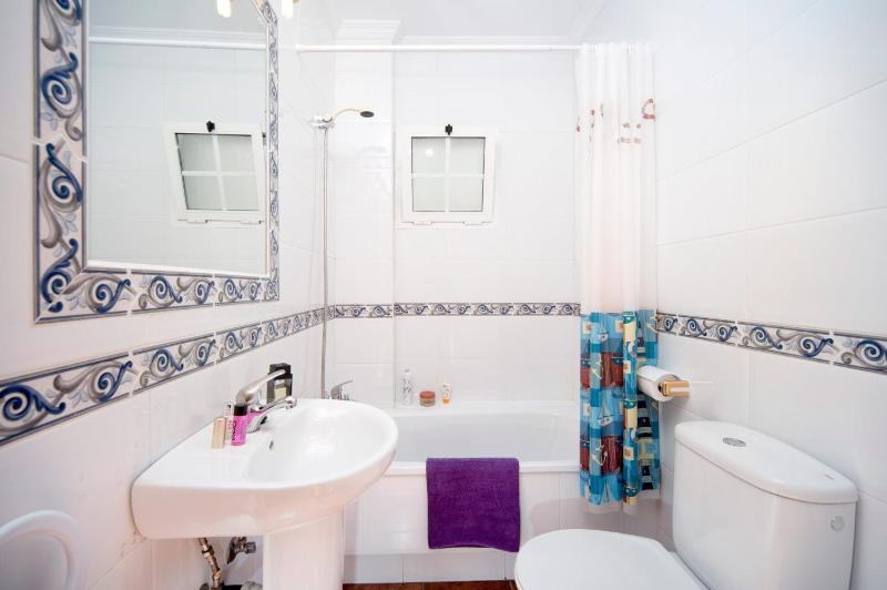 Nerja Paradise Rentals - Villa Buganvilla - image 7