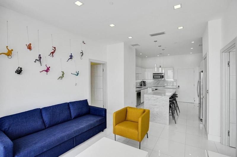 Modern Penthouse condo with 2 Large private terraces - image 29