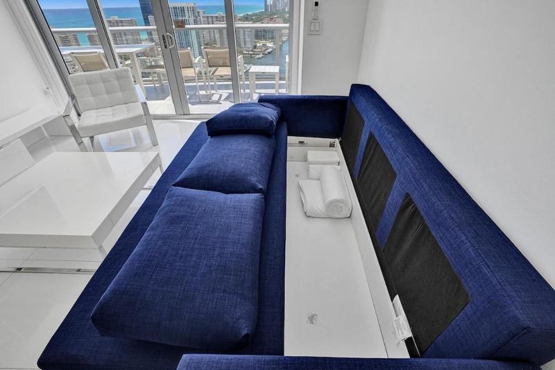 Modern Penthouse condo with 2 Large private terraces - image 42