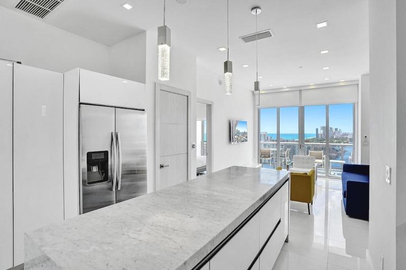 Modern Penthouse condo with 2 Large private terraces - image 23