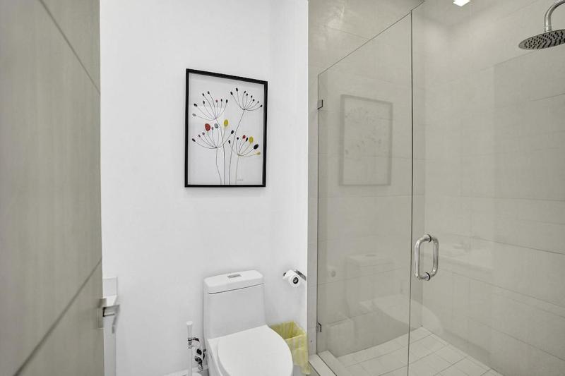 Modern Penthouse condo with 2 Large private terraces - image 46