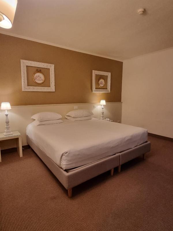 Executive Room  image 2