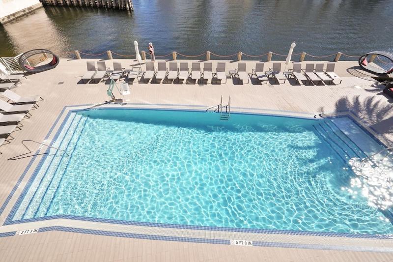 Modern Penthouse condo with 2 Large private terraces - image 19