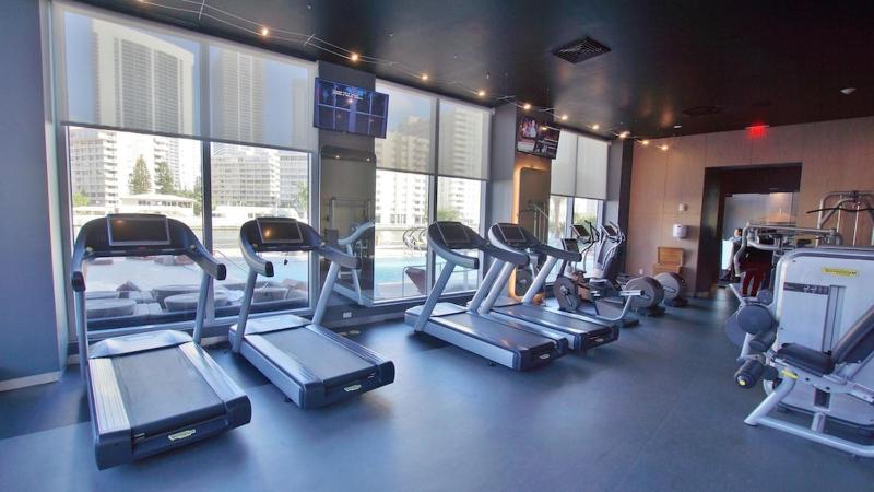 Modern Penthouse condo with 2 Large private terraces - image 43