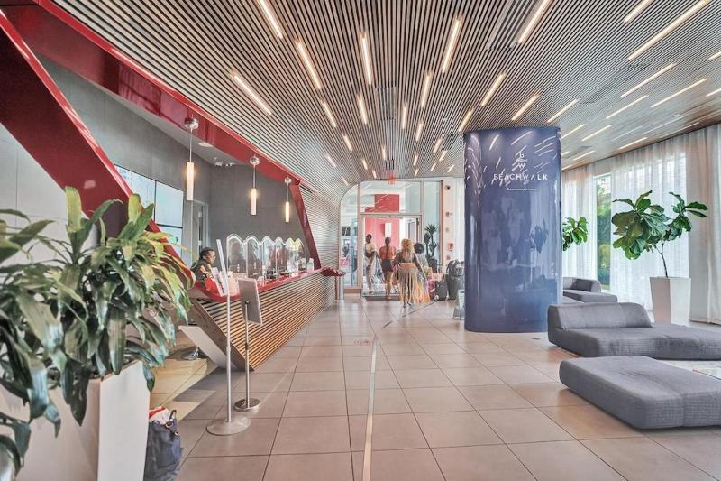 Modern Penthouse condo with 2 Large private terraces - image 28