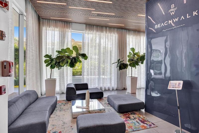 Modern Penthouse condo with 2 Large private terraces - image 11
