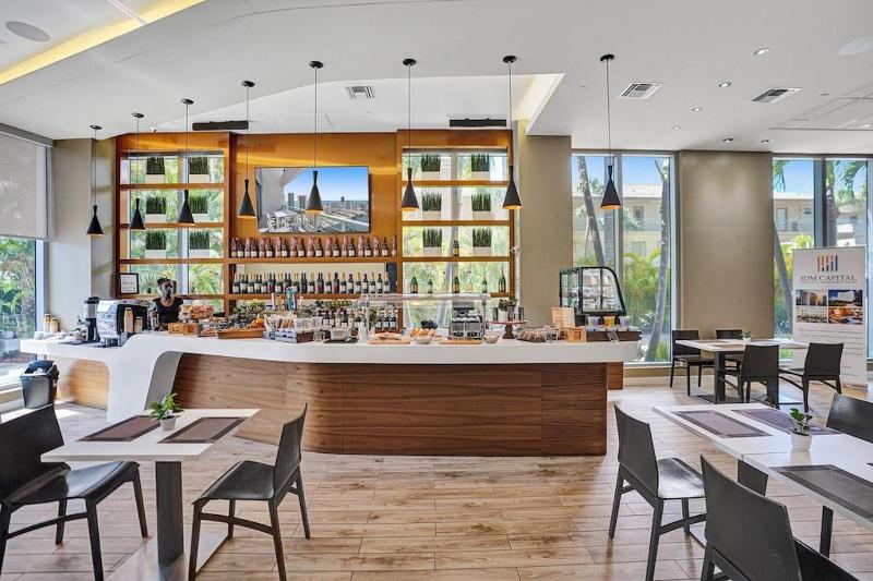 Modern Penthouse condo with 2 Large private terraces - image 26