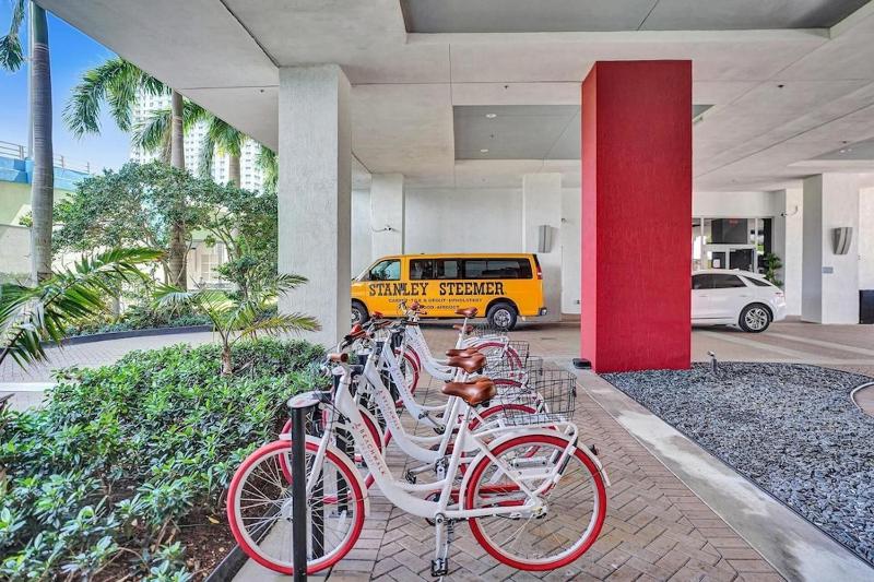 Modern Penthouse condo with 2 Large private terraces - image 18