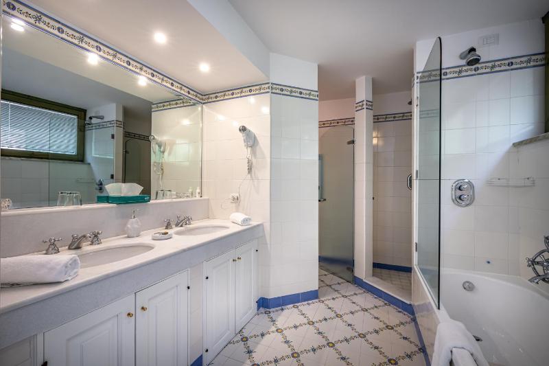 Superior Double Room with Sea View and Terrace image 4