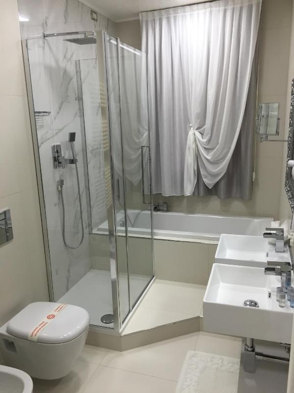 Deluxe Double Room image 2