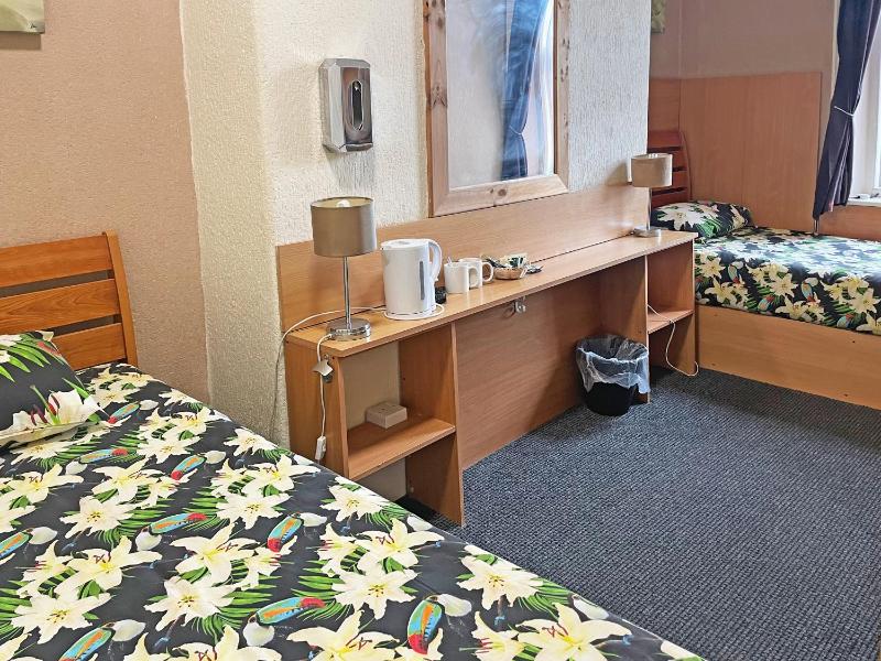 Twin Room with Private Bathroom image 1