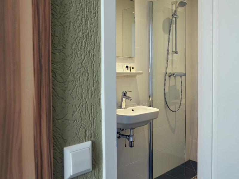 Comfort Single Room image 4