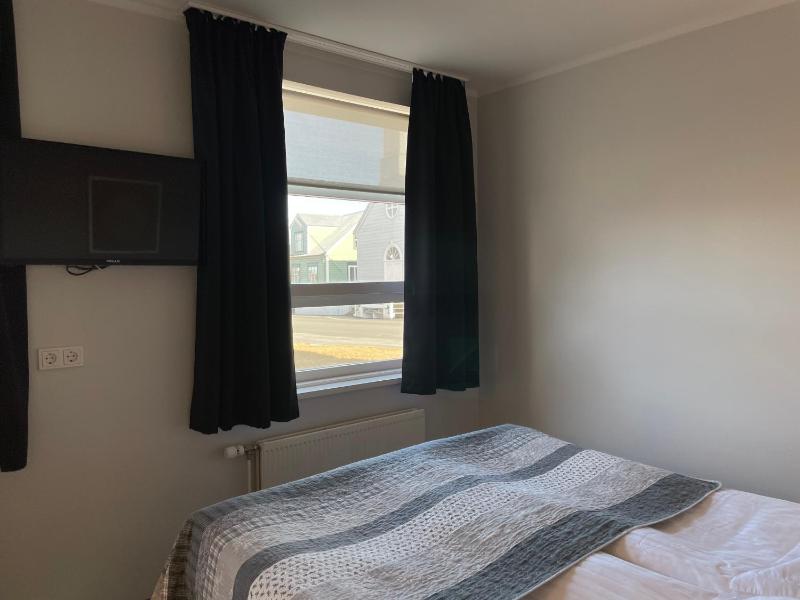 Small Double Room image 2
