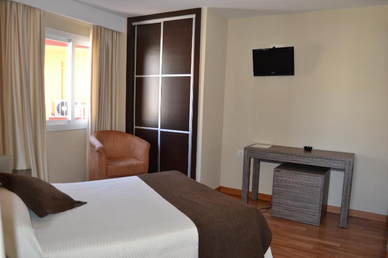 Double or Twin Room image 3