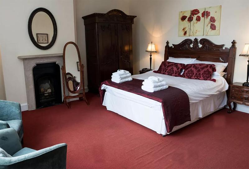 Quadruple Room with Bath image 1
