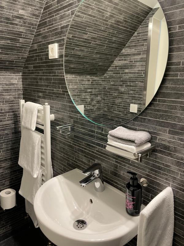Twin Room with View image 3