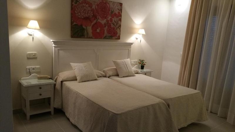 Double or Twin Room with Sea View image 4