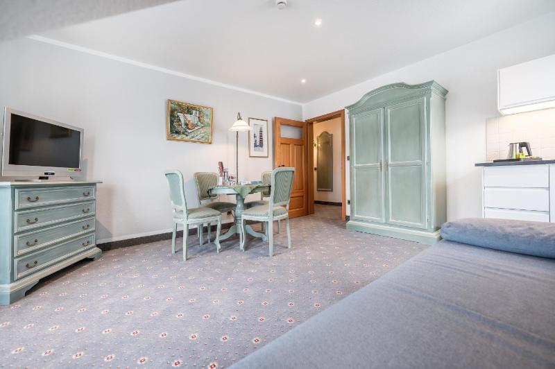 One-Bedroom Apartment image 3