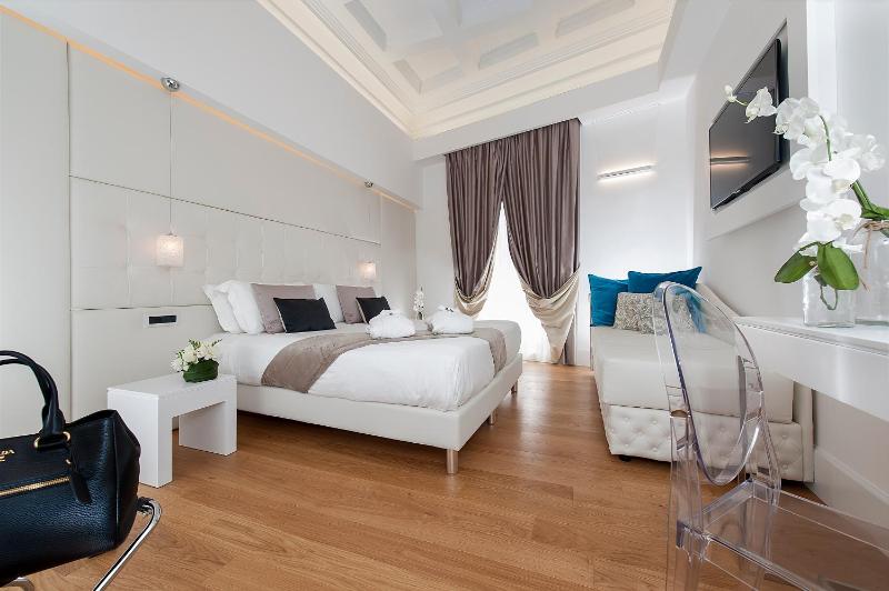 Deluxe Double or Twin Room image 4