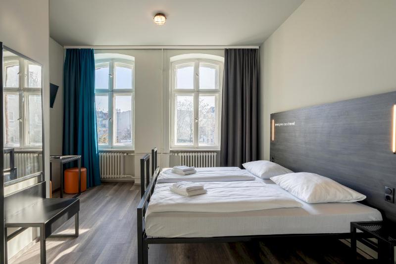 Twin Room image 4