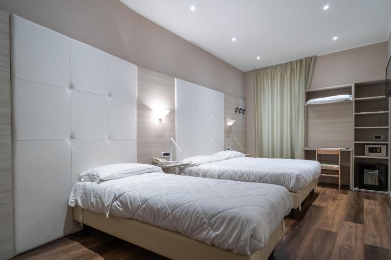 Superior Double Room with Extra Bed image 3