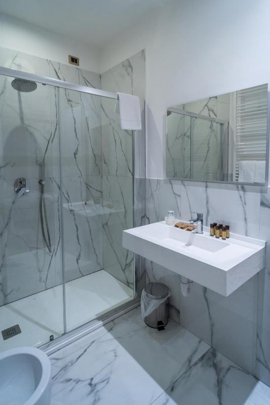 Superior Double Room with Extra Bed image 2
