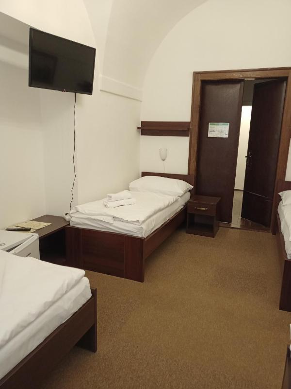 Quadruple Room with Bathroom image 4