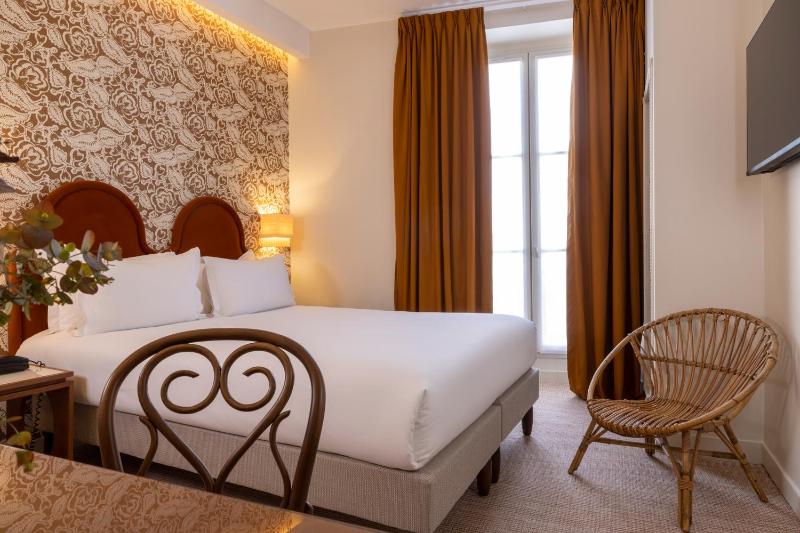 Superior Double Room image 1