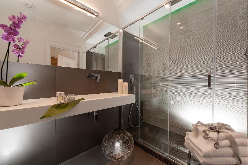 Superior Double or Twin Room image 4