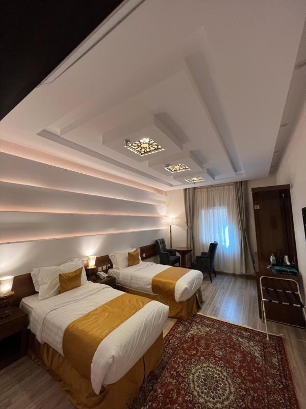 Twin Room image 4