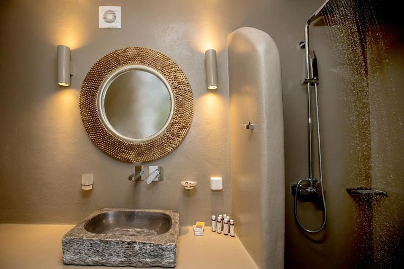 Golden Villa 2 Bedroom image 2