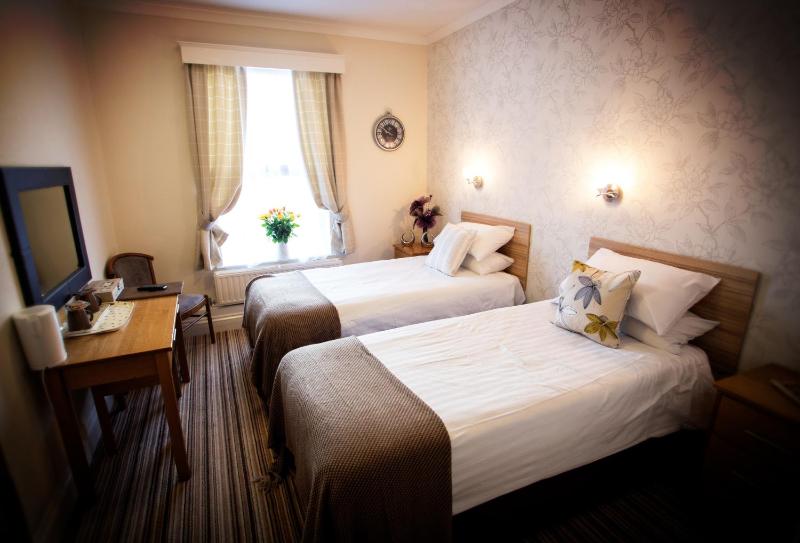 Twin Room image 2