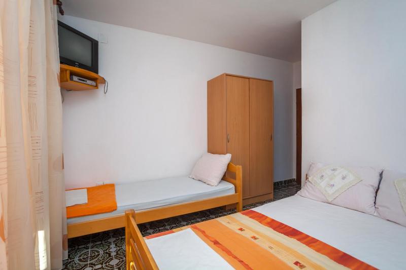 One-Bedroom Apartment image 2