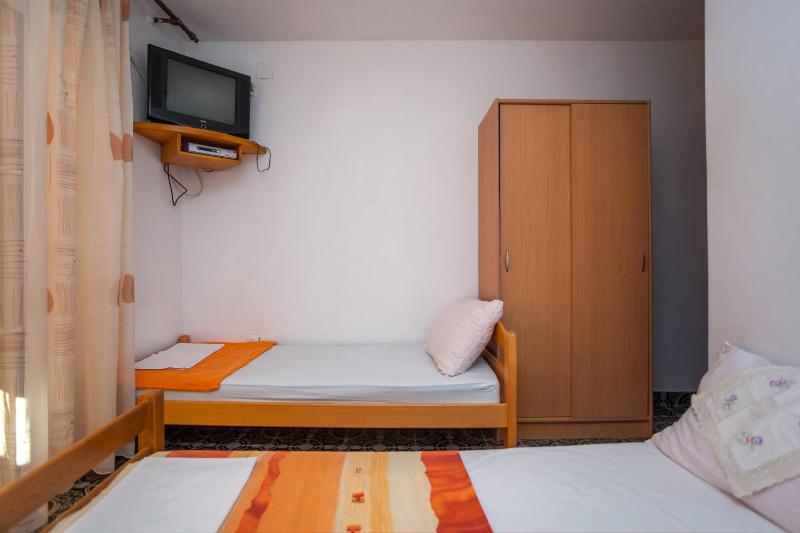 One-Bedroom Apartment image 4